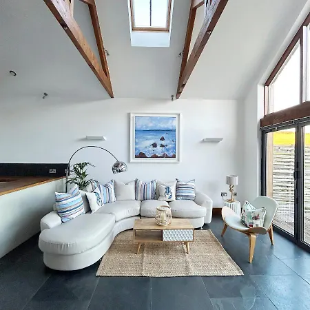Merlin Farm Short Walk To And Location In Cornwall Feriegård Mawgan Porth